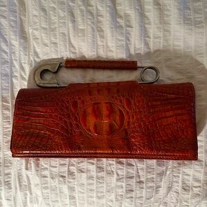 Allison Burns Deluxe handbag